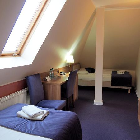 Hotel Awis Kutno Exteriör bild