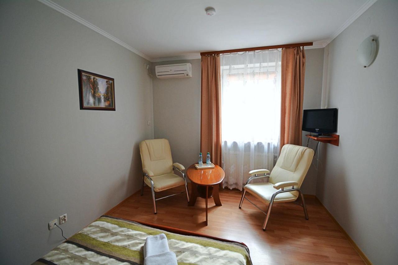 Hotel Awis Kutno Exteriör bild