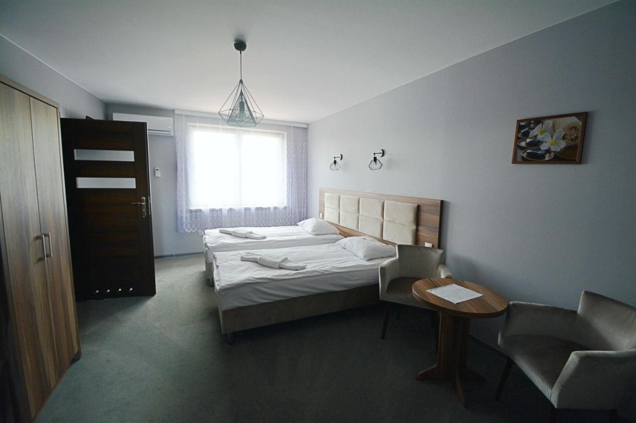 Hotel Awis Kutno Exteriör bild