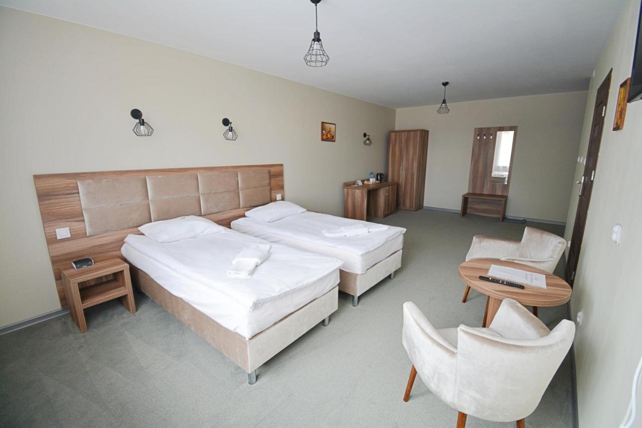 Hotel Awis Kutno Exteriör bild