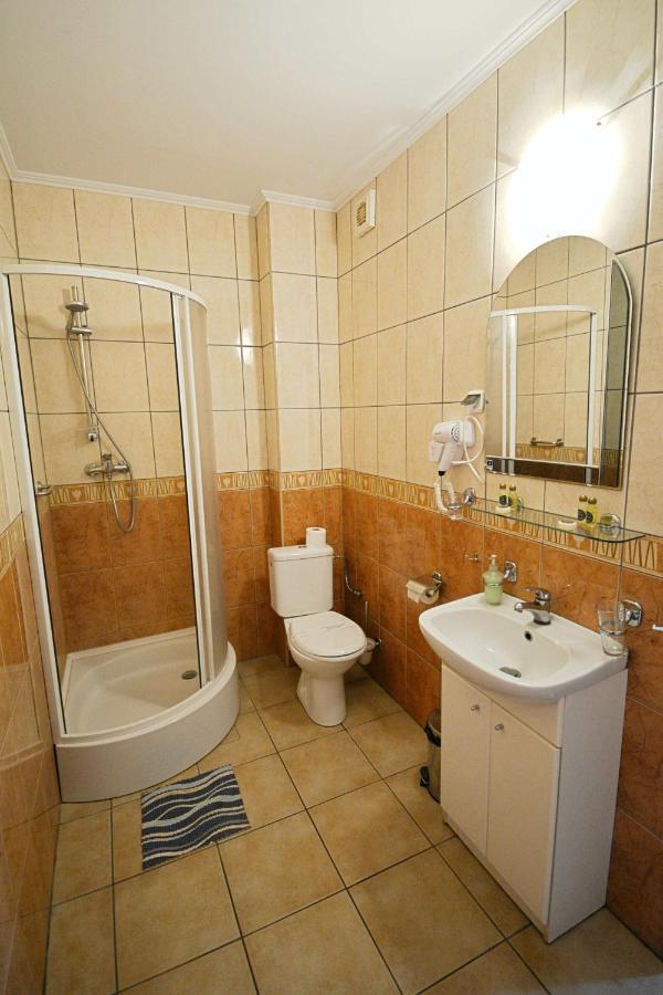 Hotel Awis Kutno Exteriör bild