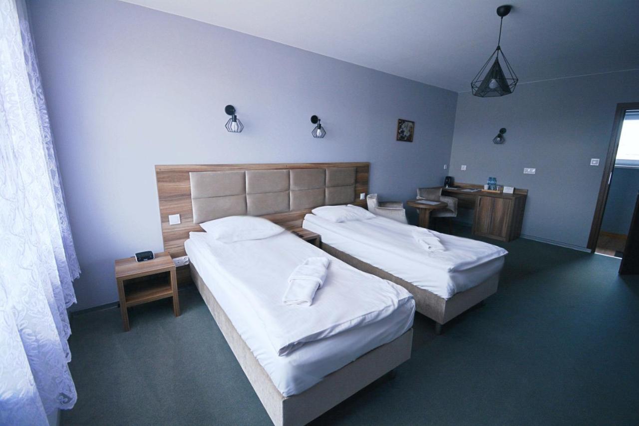 Hotel Awis Kutno Exteriör bild