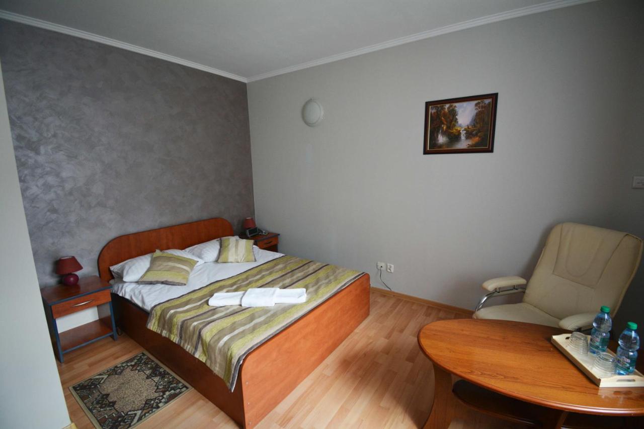 Hotel Awis Kutno Exteriör bild